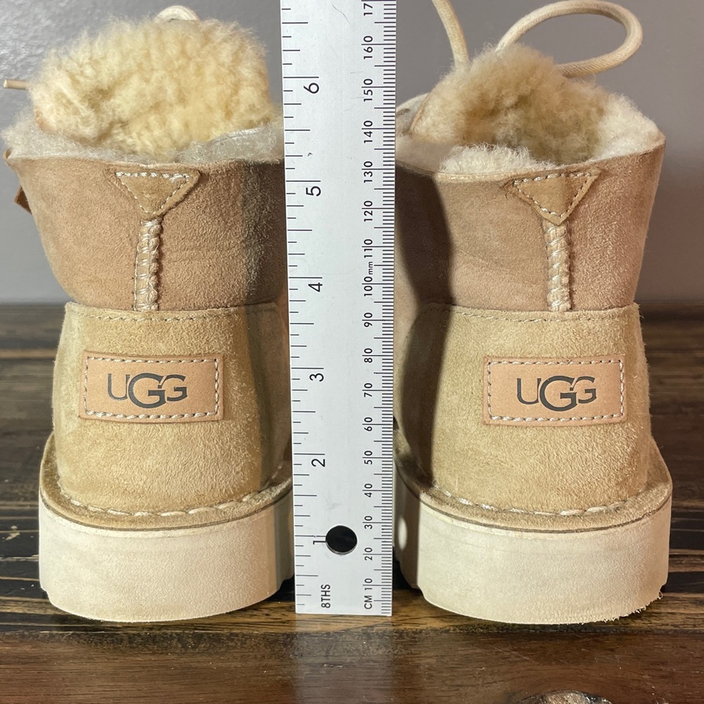 UGG Tan Ankle Boots with Cream Shearling Lining 39.5 like new condition - Picture 11 of 17